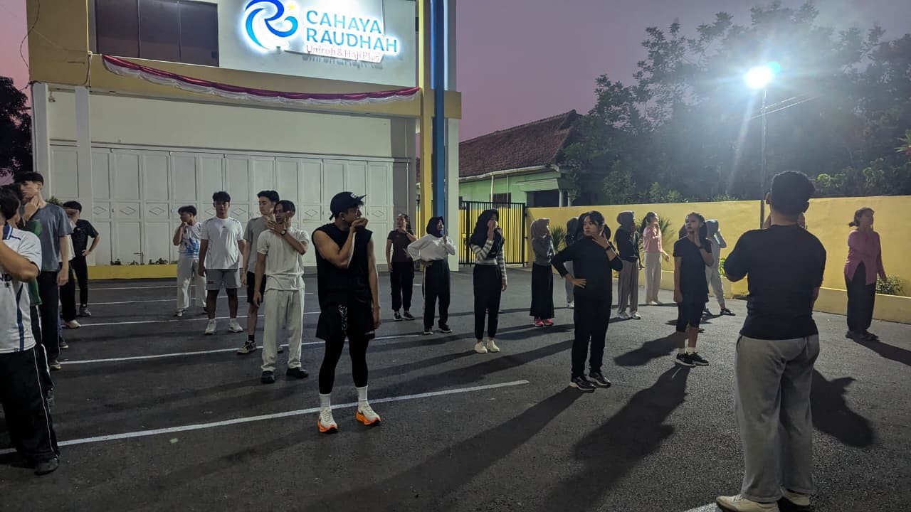 olahraga pagi bersama mahasiswa/i baru di sihi