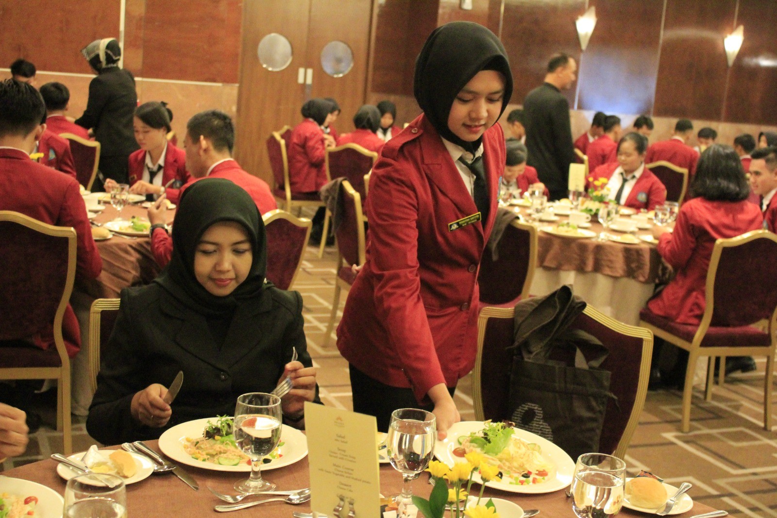 Praktek Table Manner
